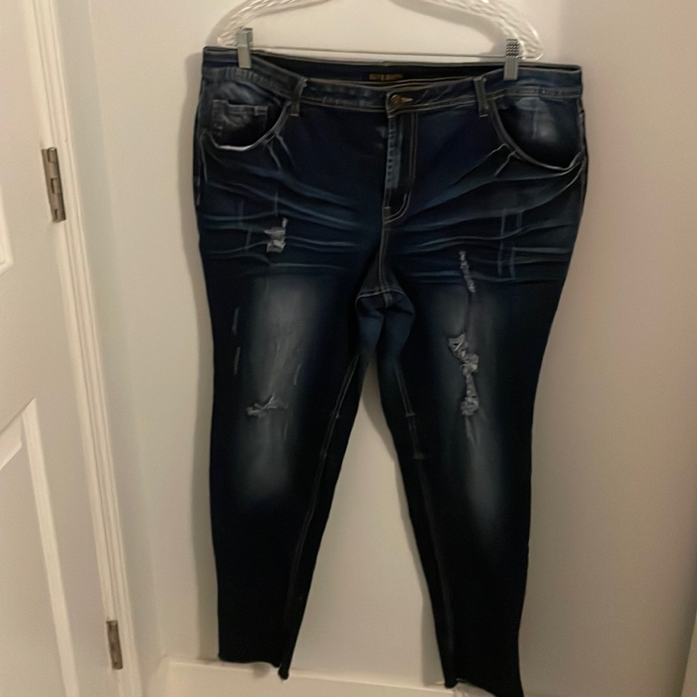 Elite jeans dark wash faded area’s distressed boyfriend jeans 17/18